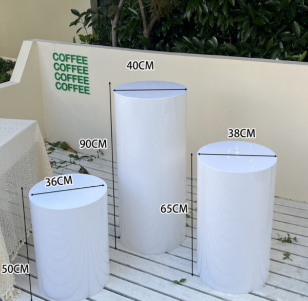 White acrylic round plinth pedestal (set of 3) - Image 3